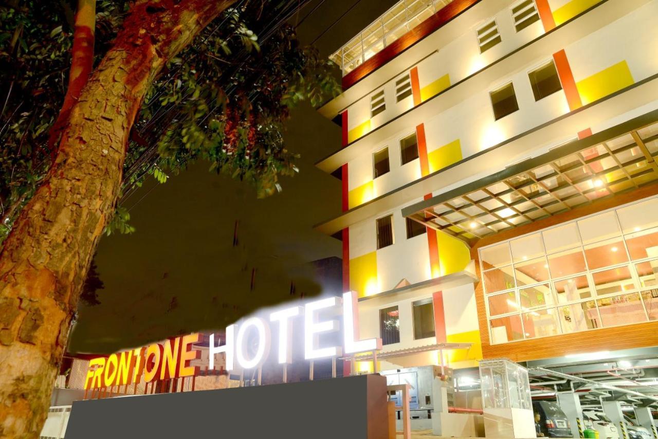 Front One Hotel Pasir Koja 반둥 외부 사진