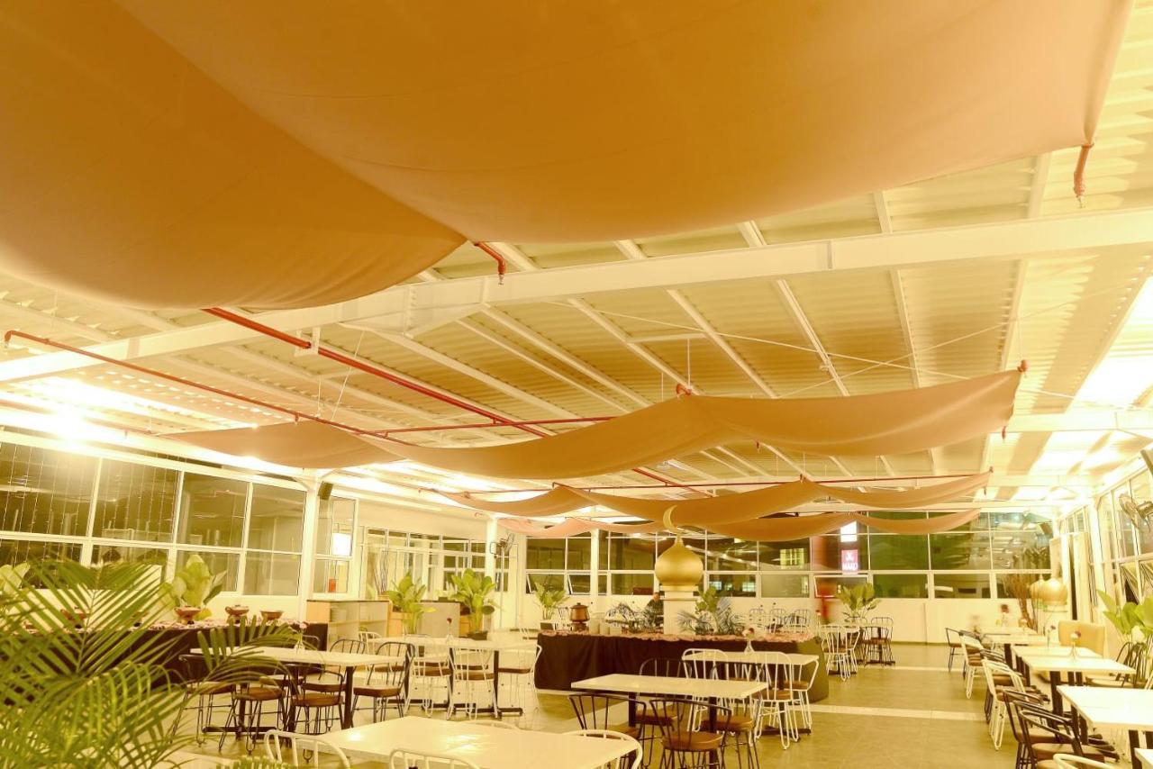 Front One Hotel Pasir Koja 반둥 외부 사진