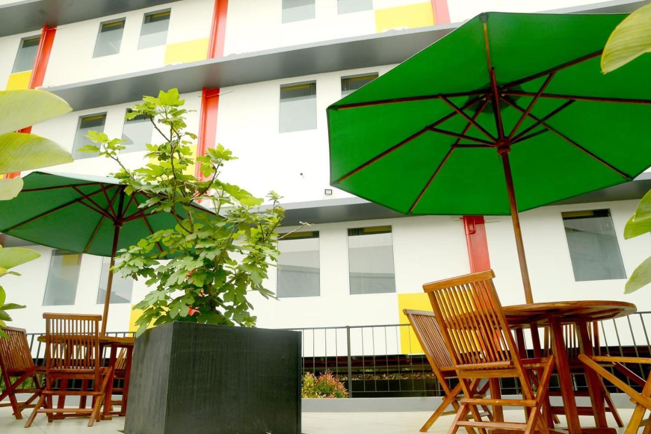 Front One Hotel Pasir Koja 반둥 외부 사진