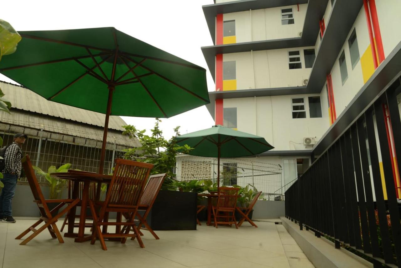 Front One Hotel Pasir Koja 반둥 외부 사진