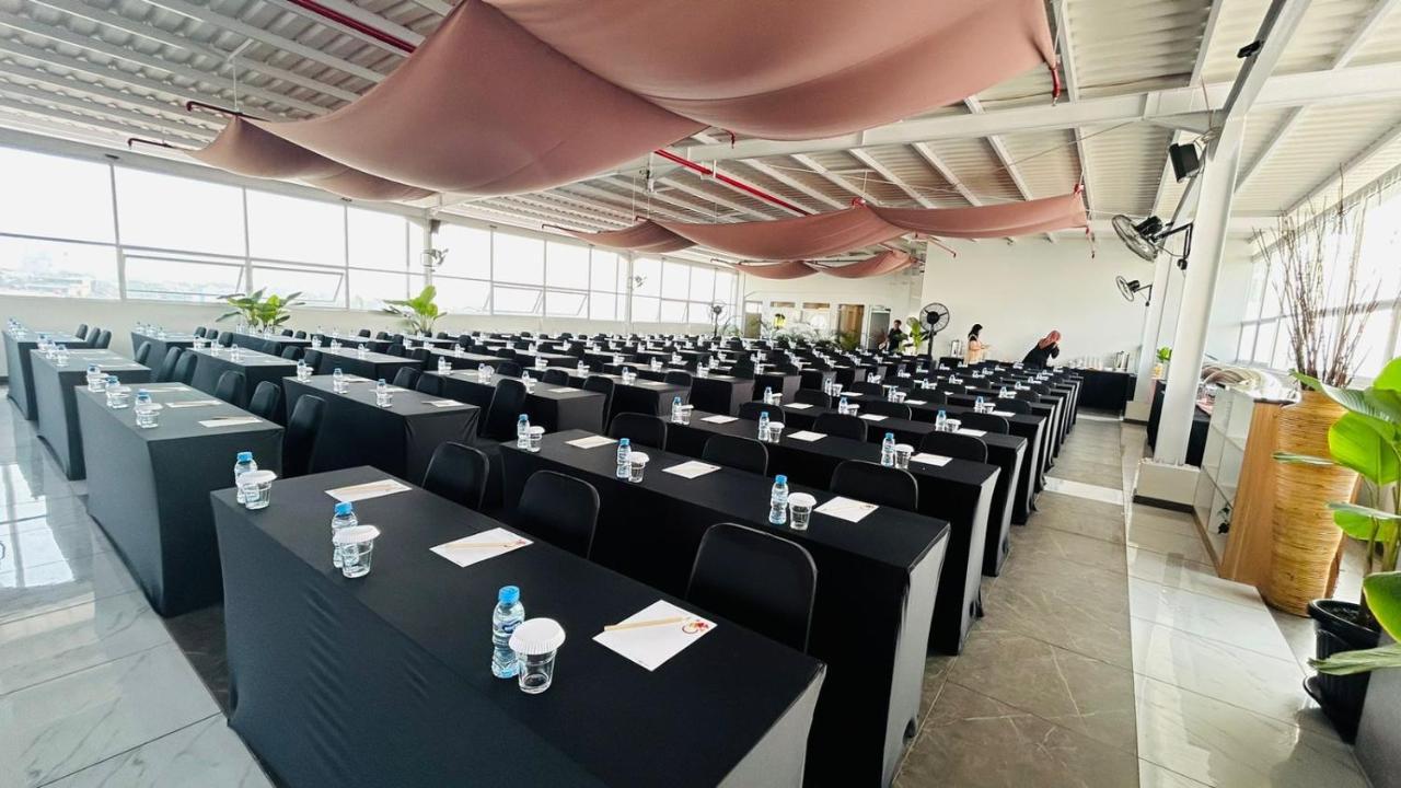 Front One Hotel Pasir Koja 반둥 외부 사진