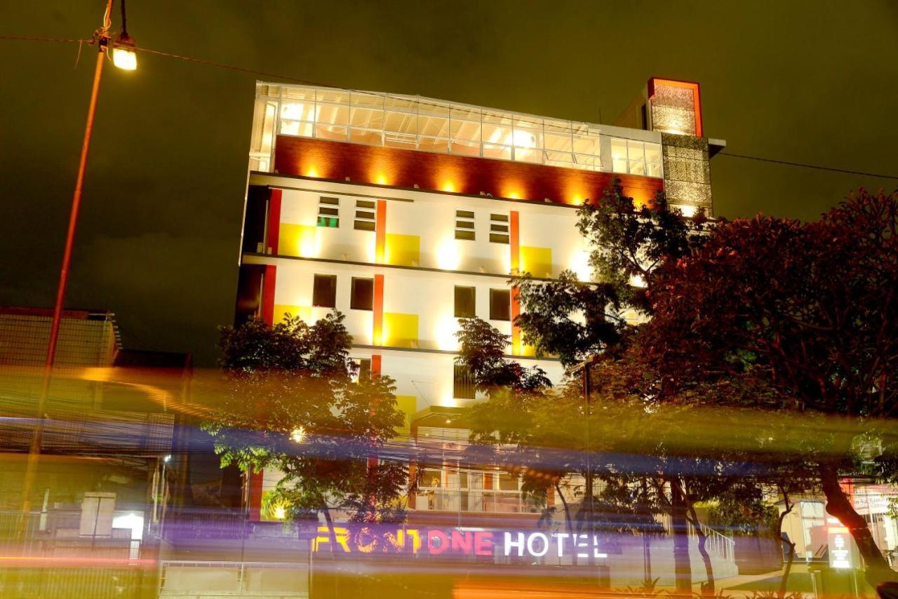 Front One Hotel Pasir Koja 반둥 외부 사진