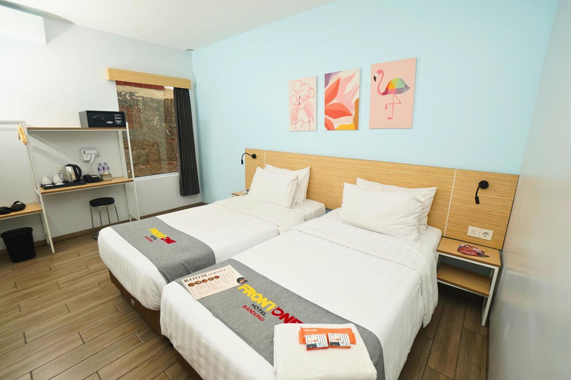 Front One Hotel Pasir Koja 반둥 외부 사진