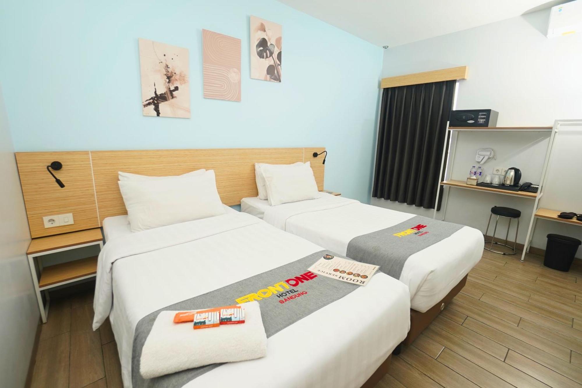 Front One Hotel Pasir Koja 반둥 외부 사진