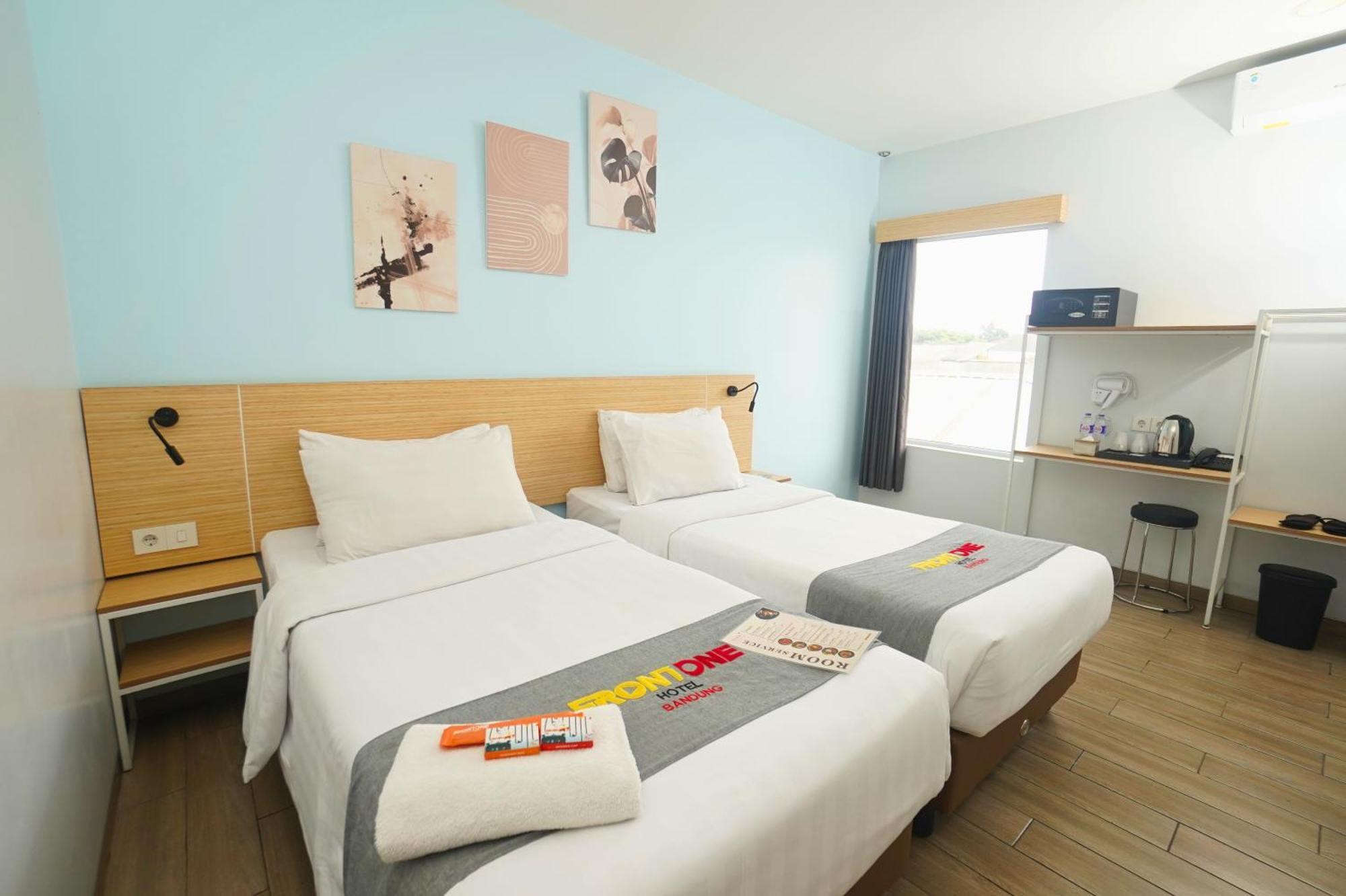 Front One Hotel Pasir Koja 반둥 외부 사진