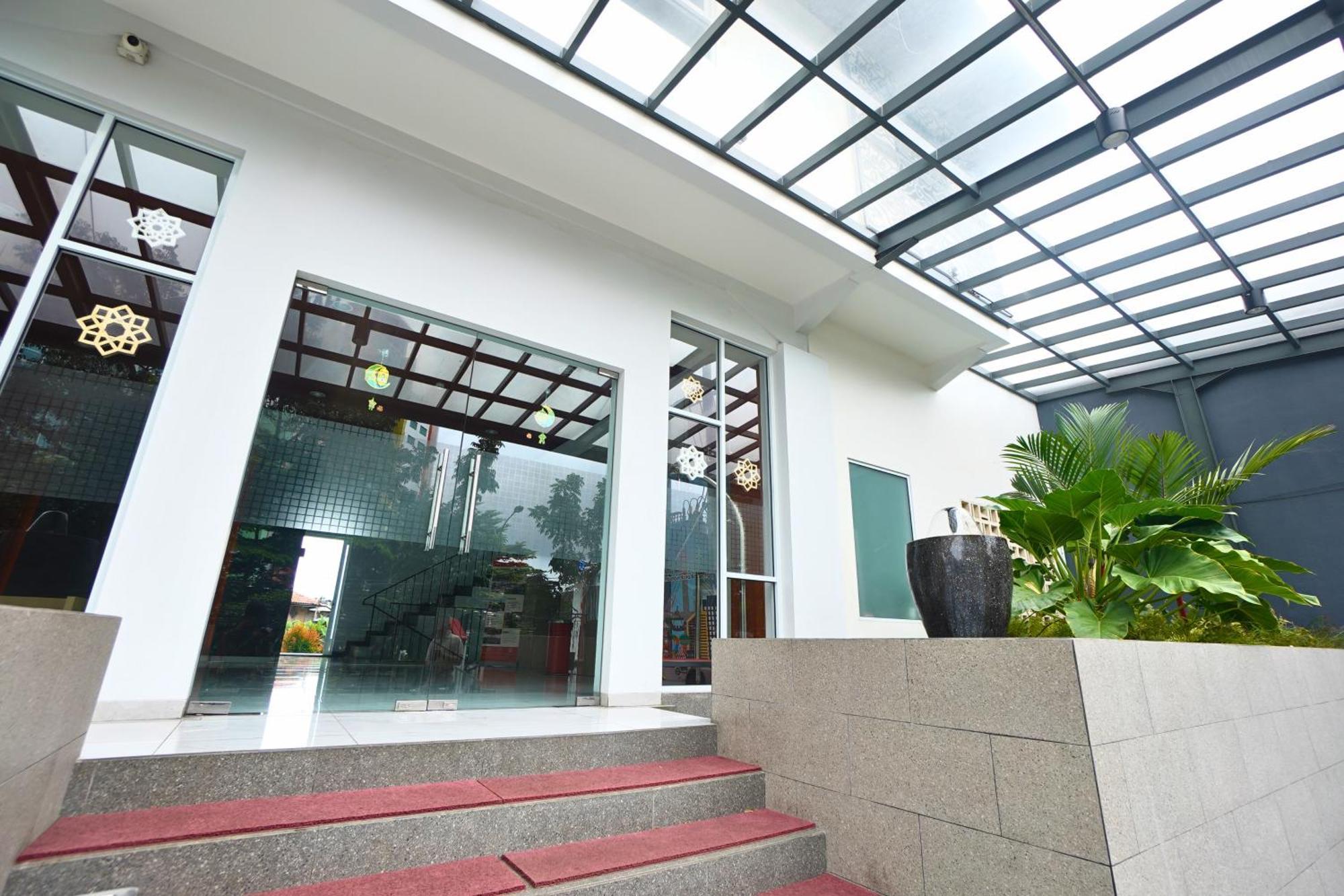 Front One Hotel Pasir Koja 반둥 외부 사진