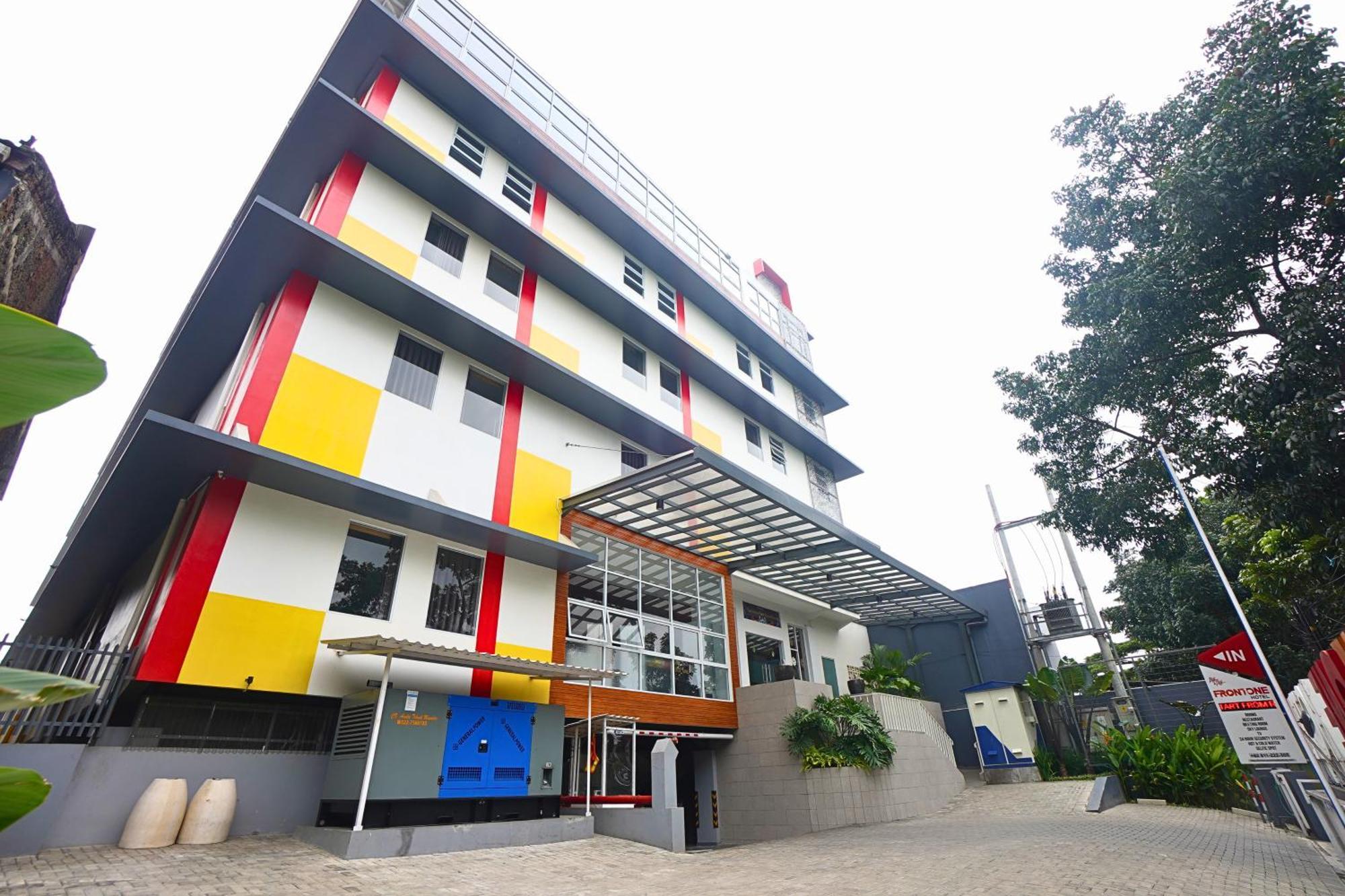 Front One Hotel Pasir Koja 반둥 외부 사진
