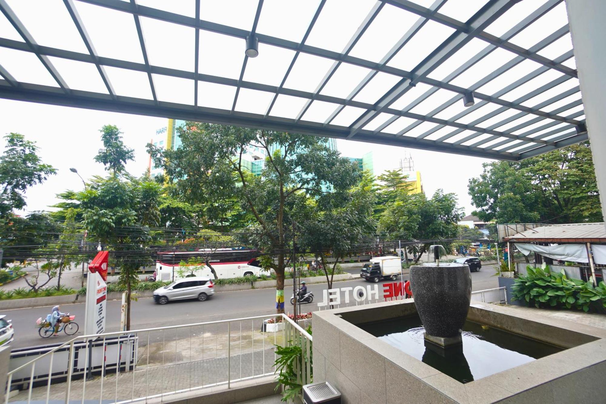 Front One Hotel Pasir Koja 반둥 외부 사진