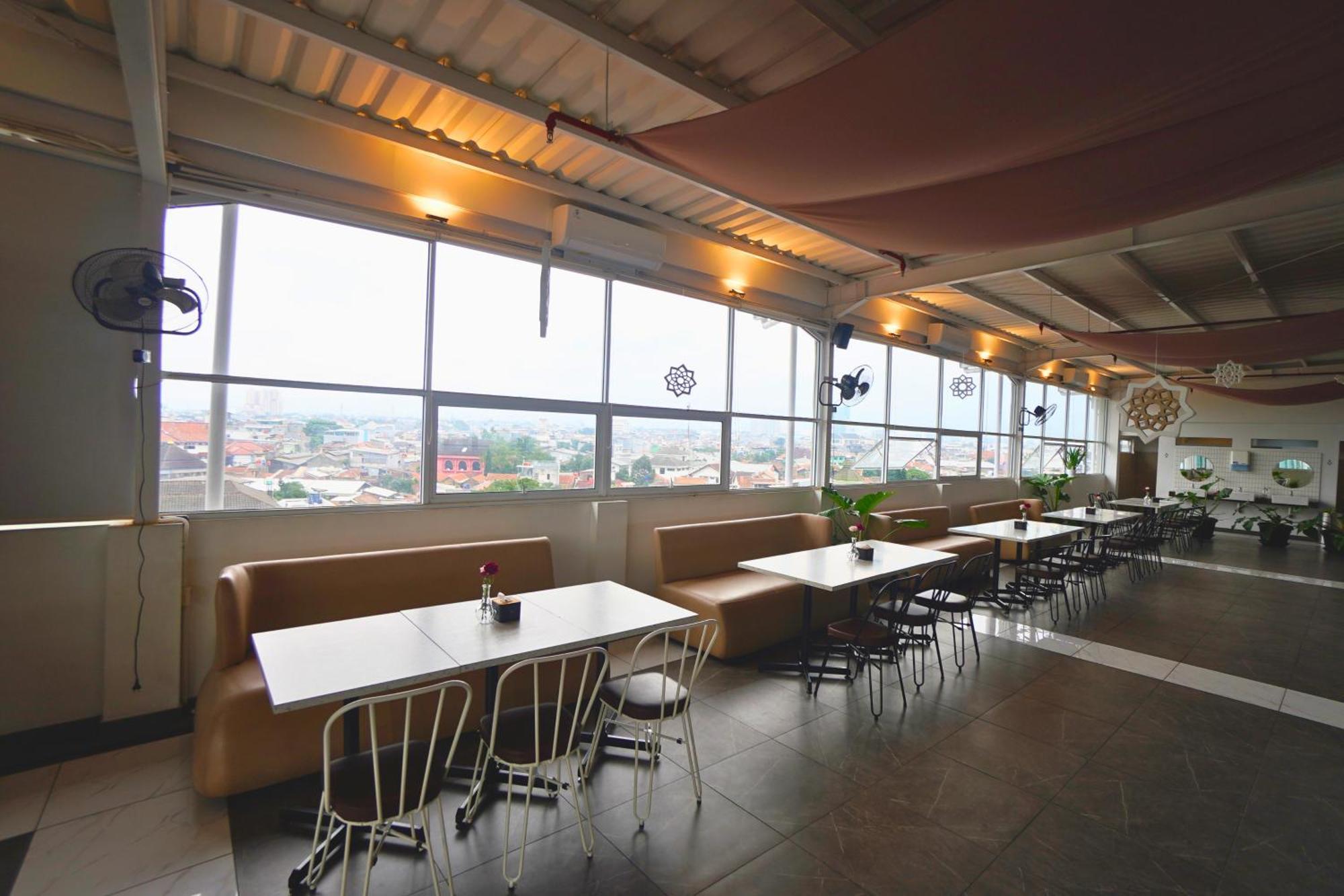 Front One Hotel Pasir Koja 반둥 외부 사진