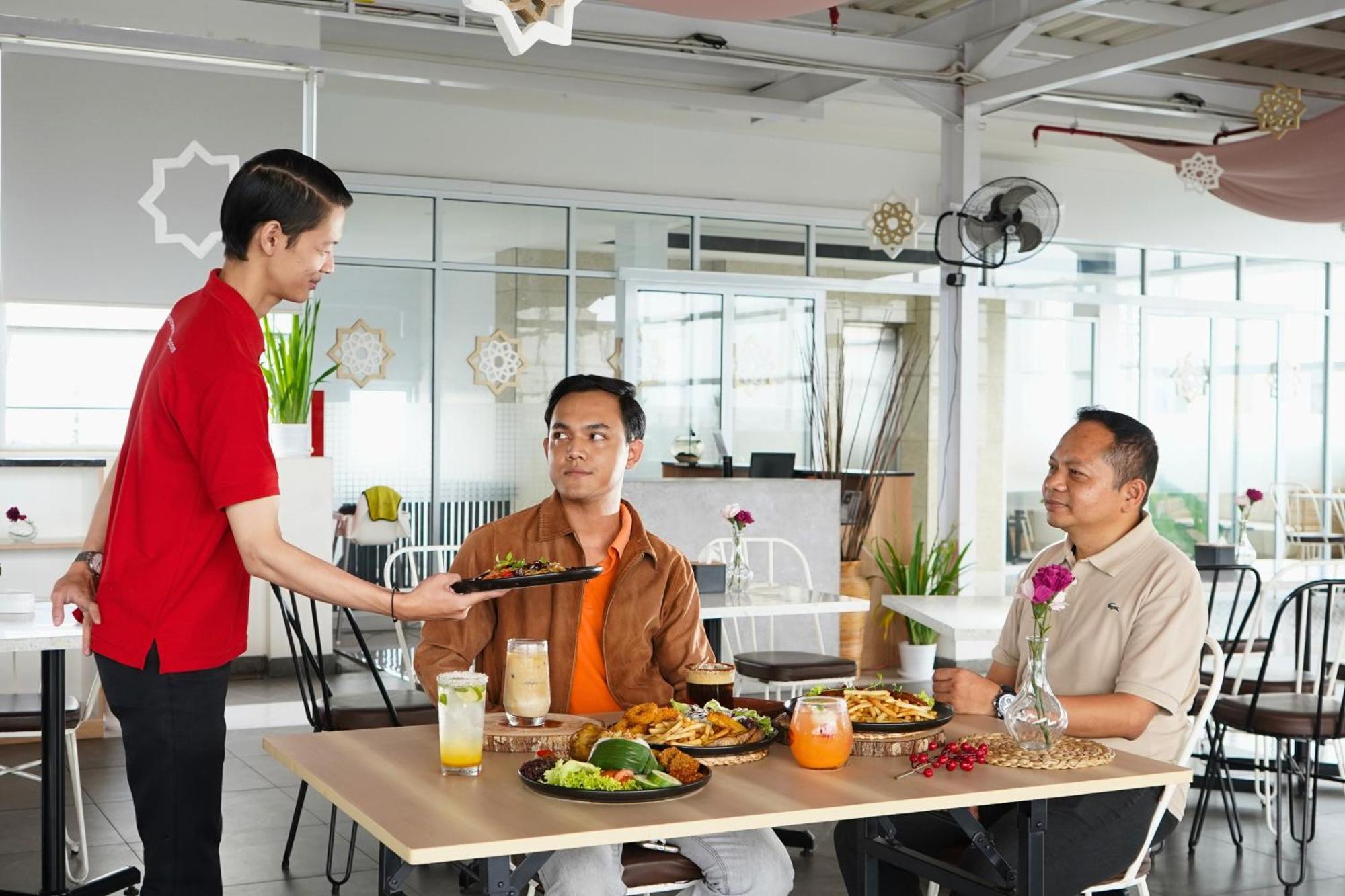 Front One Hotel Pasir Koja 반둥 외부 사진