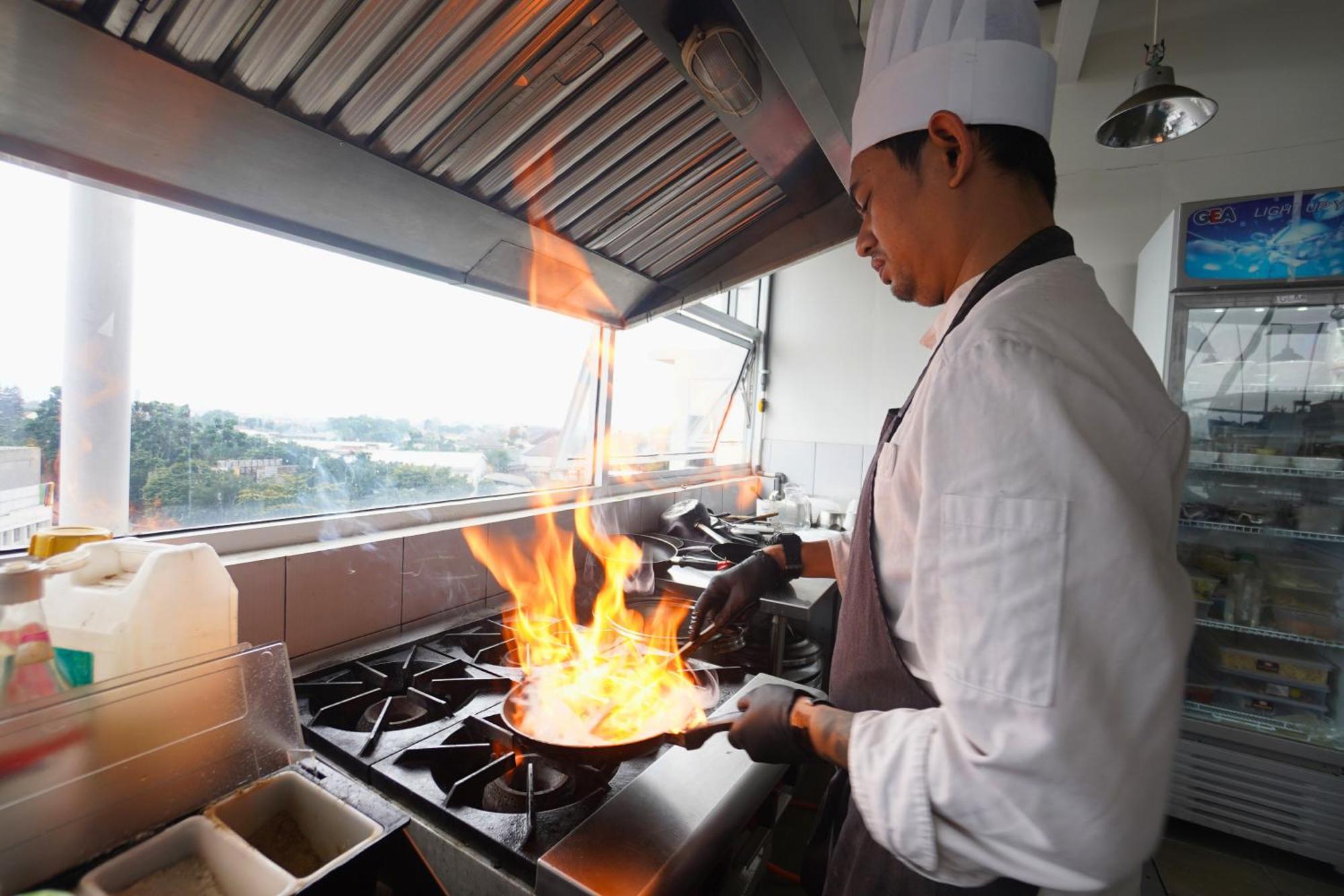 Front One Hotel Pasir Koja 반둥 외부 사진