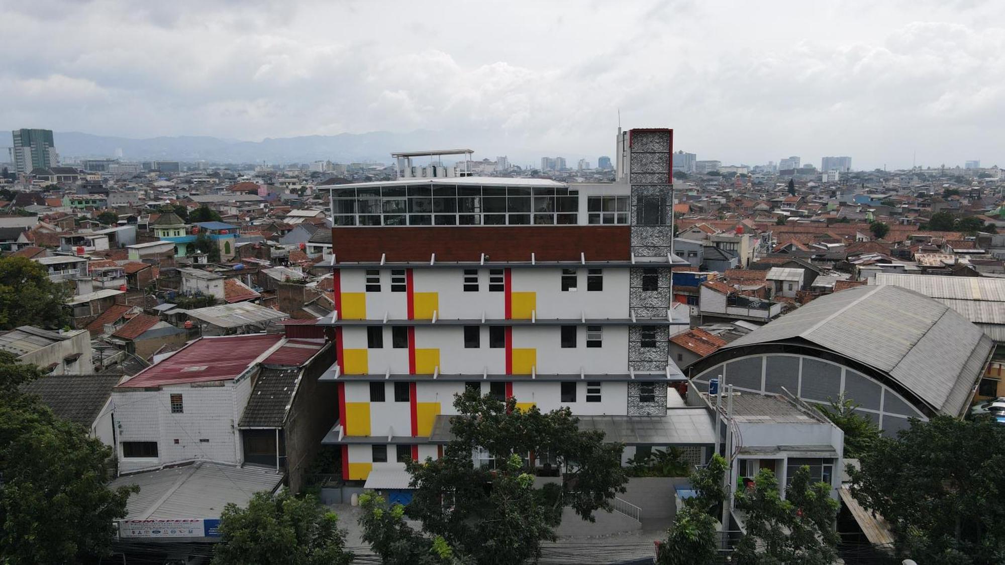 Front One Hotel Pasir Koja 반둥 외부 사진