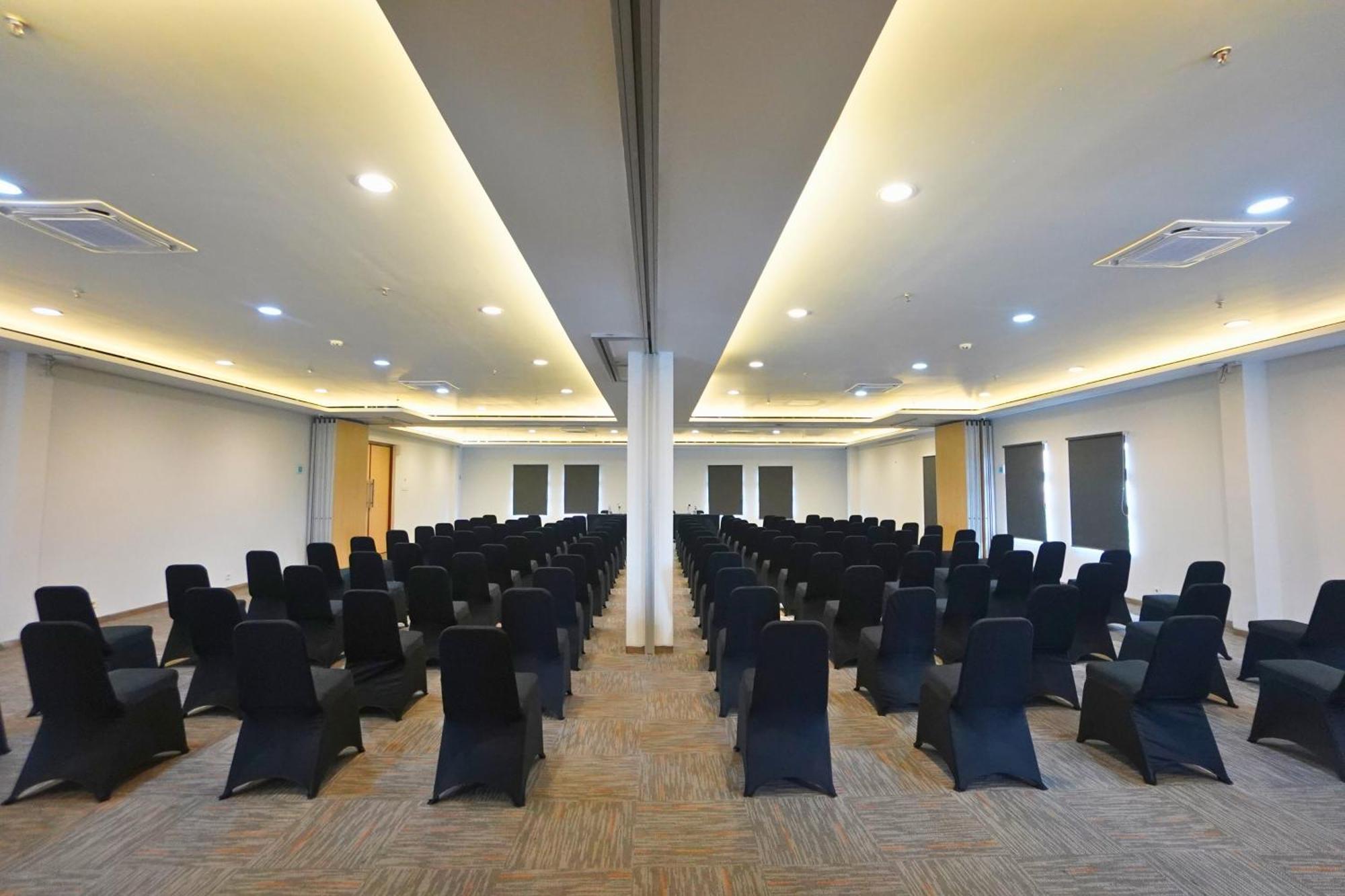 Front One Hotel Pasir Koja 반둥 외부 사진