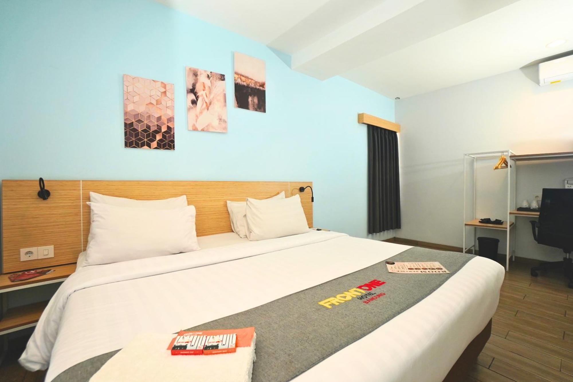 Front One Hotel Pasir Koja 반둥 외부 사진