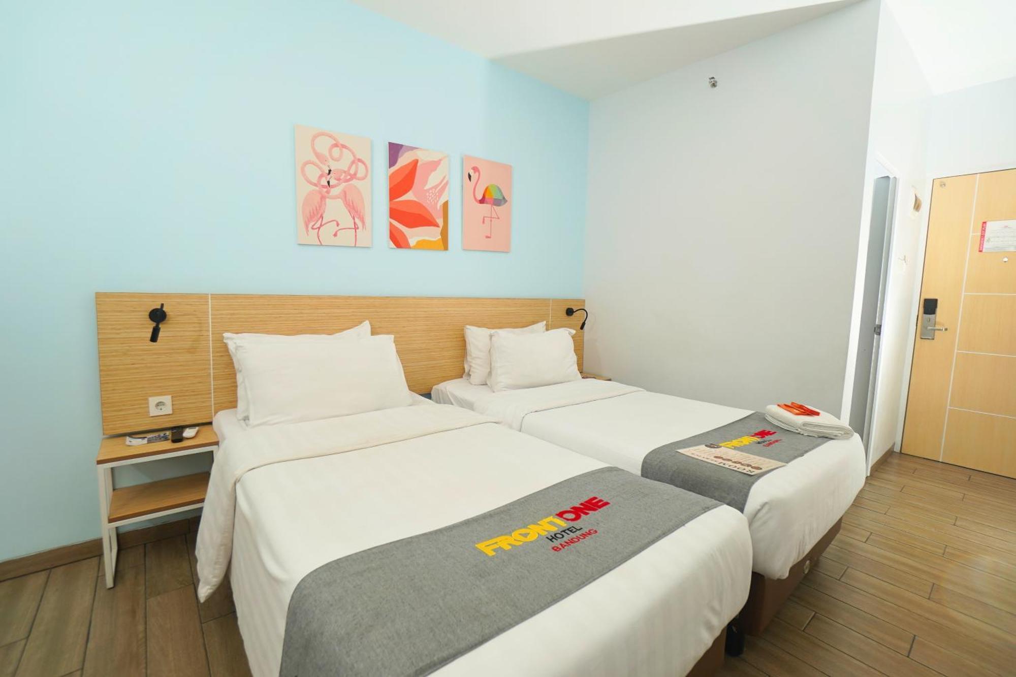 Front One Hotel Pasir Koja 반둥 외부 사진