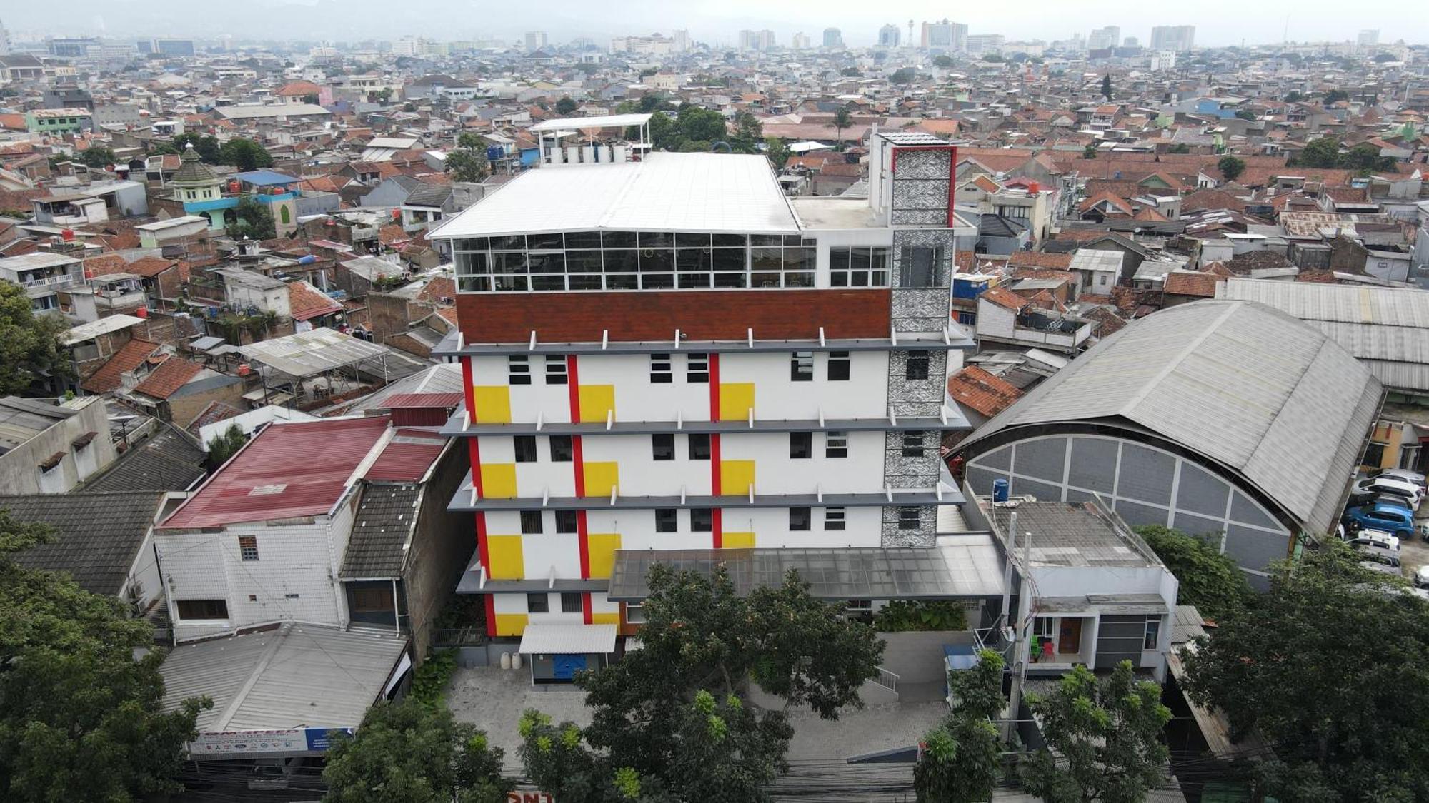 Front One Hotel Pasir Koja 반둥 외부 사진