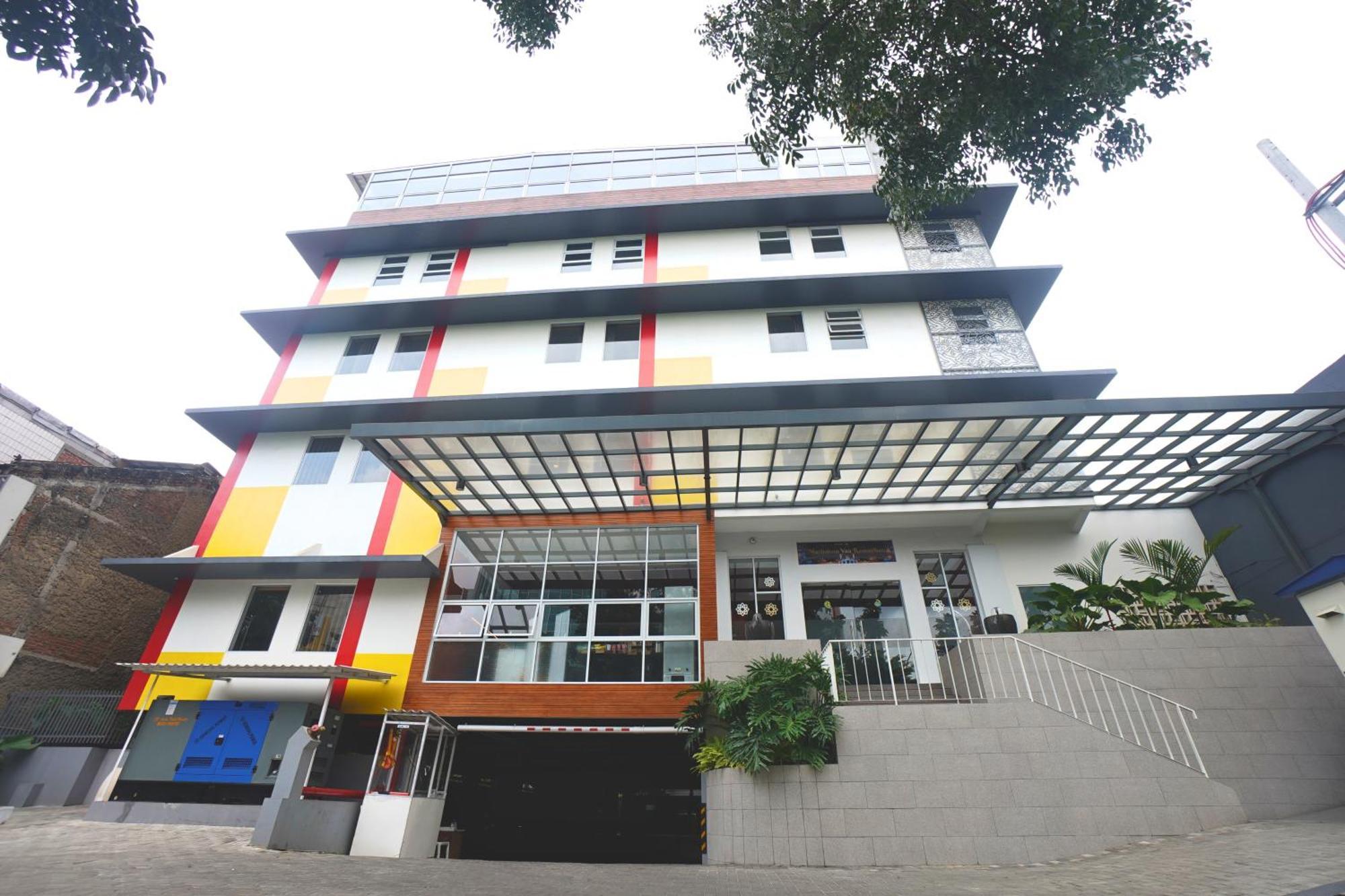 Front One Hotel Pasir Koja 반둥 외부 사진